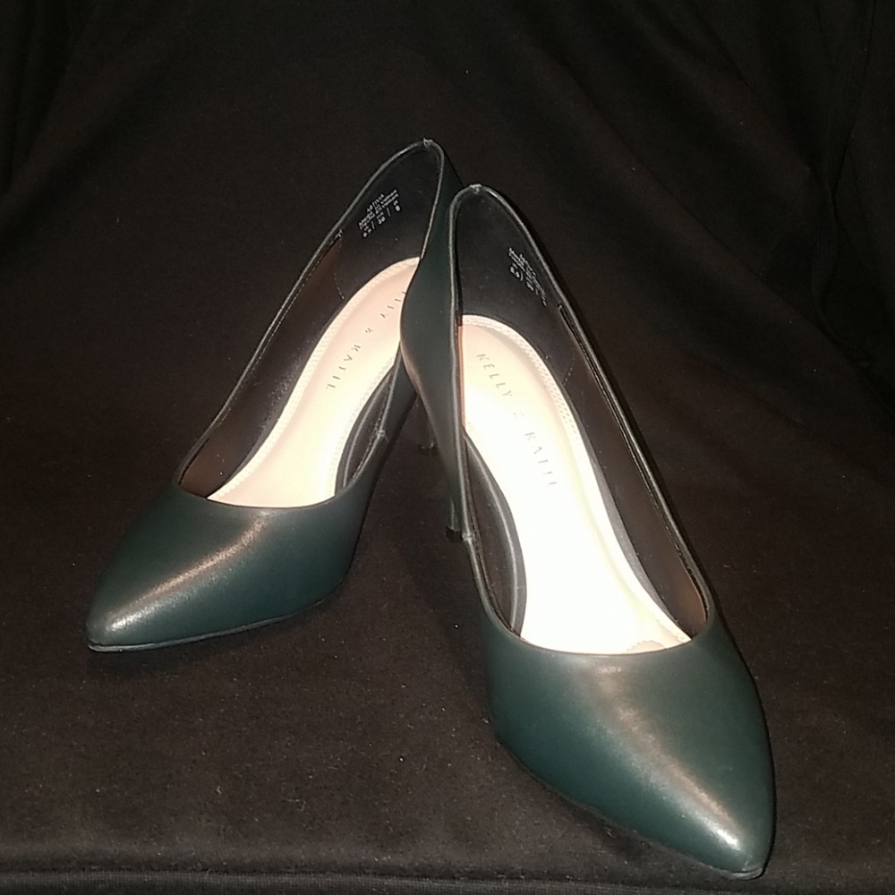 Kelly & Katie dark green pumps